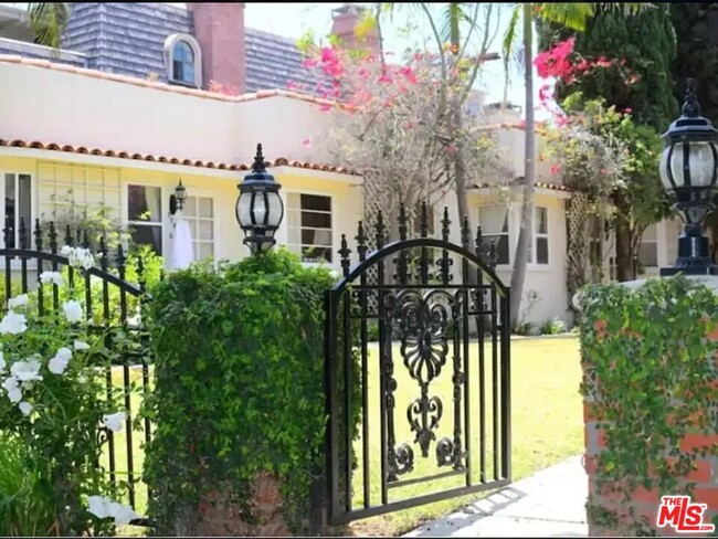 property at 1134 Chelsea Ave