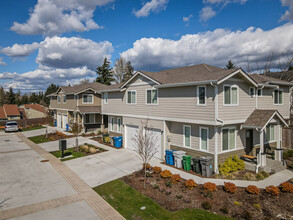 Puget Drive Townhomes in Renton, WA - Foto de edificio - Building Photo