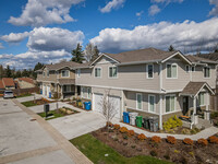 Puget Drive Townhomes in Renton, WA - Building Photo - Building Photo