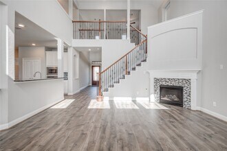 12816 Oak Fls Dr in Pearland, TX - Building Photo - Building Photo