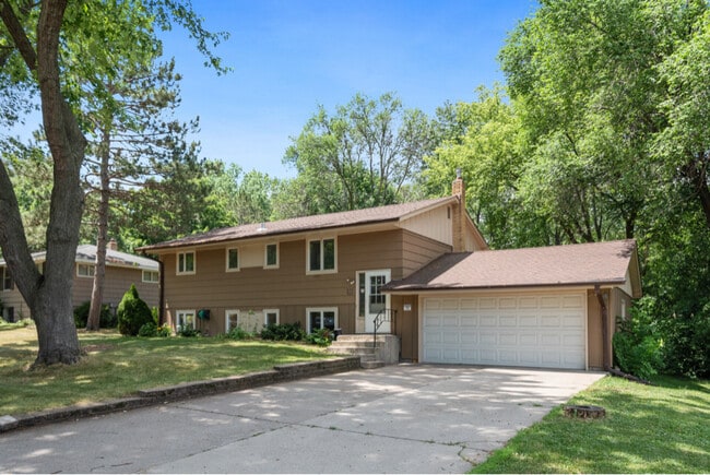 968 Gershwin Ave N in Oakdale, MN - Building Photo - Building Photo