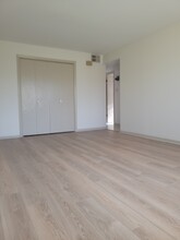 3166 W Meadow Lane Dr, Unit #13 in Merrionette Park, IL - Building Photo - Building Photo