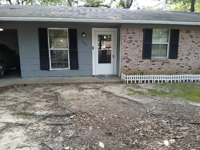 property at 105 E Woodcrest Dr