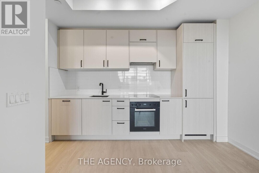1 Kyle Lowry Rd in Toronto, ON - Building Photo