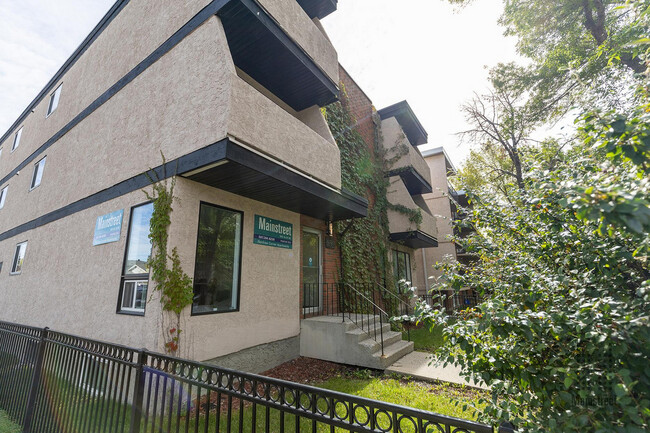 Renfrew Corner Apartments in Calgary, AB - Building Photo - Building Photo