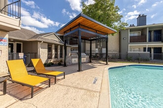 The Landing at Clear Lake in Webster, TX - Building Photo - Building Photo