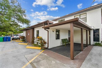 8423 Seminole Blvd in Seminole, FL - Foto de edificio - Building Photo