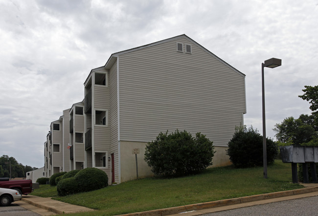 Pocoshock Ridge Apartments in Richmond, VA - Building Photo - Building Photo