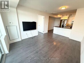 525 Adelaide St W in Toronto, ON - Building Photo - Building Photo