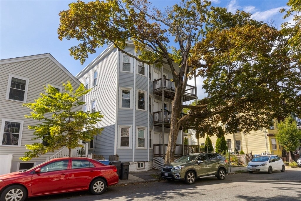 235 Webster Ave in Cambridge, MA - Building Photo