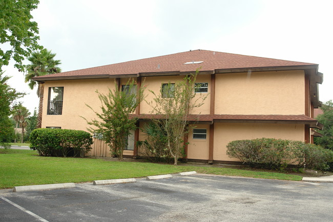 135 Indigo Dr in Daytona Beach, FL - Building Photo - Building Photo