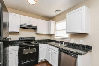 5915 Shadydell Dr in Fort Worth, TX - Building Photo - Building Photo