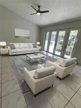4745 NW 98 Pl in Doral, FL - Building Photo - Building Photo