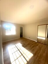 525 S Main St, Unit 2 in Burbank, CA - Building Photo - Building Photo