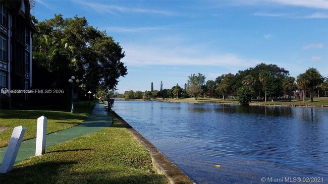 property at 3750 Inverrary Dr