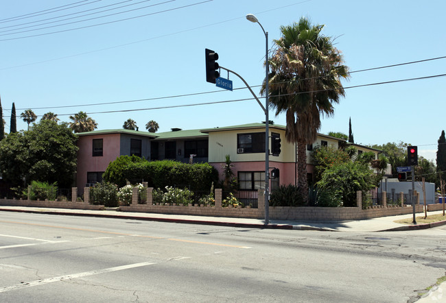 15854 Vanowen St in Van Nuys, CA - Building Photo - Building Photo