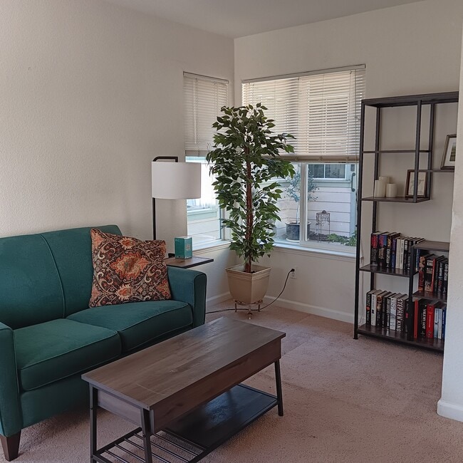 418 Riesling St, Unit 418A in Cloverdale, CA - Building Photo - Building Photo