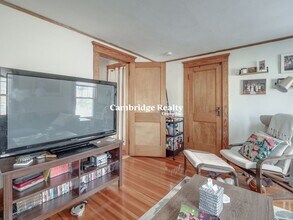 60 Powder House Blvd, Unit 3 in Somerville, MA - Foto de edificio - Building Photo
