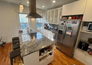 229 Harvard St, Unit 1 in Cambridge, MA - Foto de edificio - Building Photo