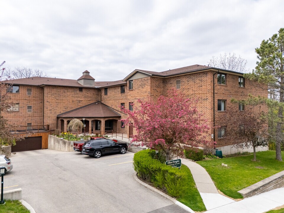 4 Albert St in Cambridge, ON - Building Photo