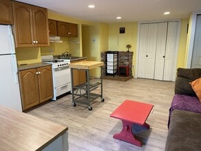 8B Springfield Ct, Unit 8 B in Rockport, MA - Foto de edificio - Building Photo