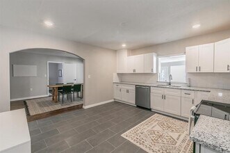 405 S Brazos St in Weatherford, TX - Building Photo - Building Photo