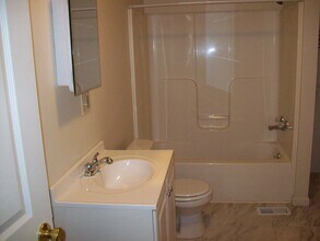 1119 24th St, Unit A in Parkersburg, WV - Foto de edificio - Building Photo