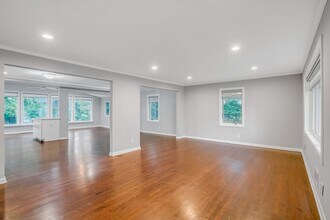 8 Waibel Dr in Allendale, NJ - Building Photo - Building Photo