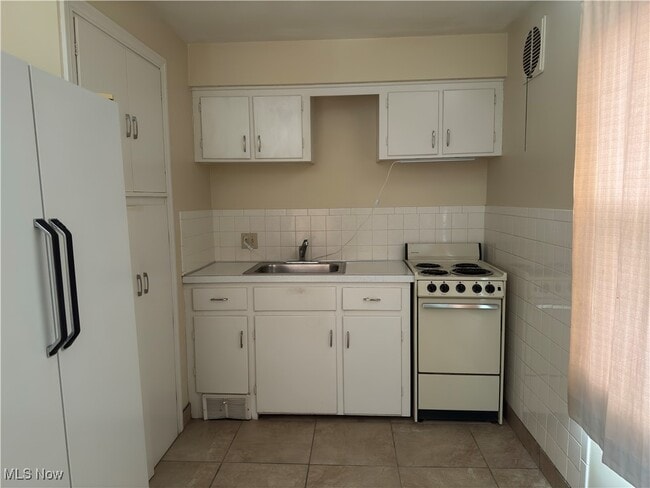 52 Willow Dr in Youngstown, OH - Building Photo - Building Photo