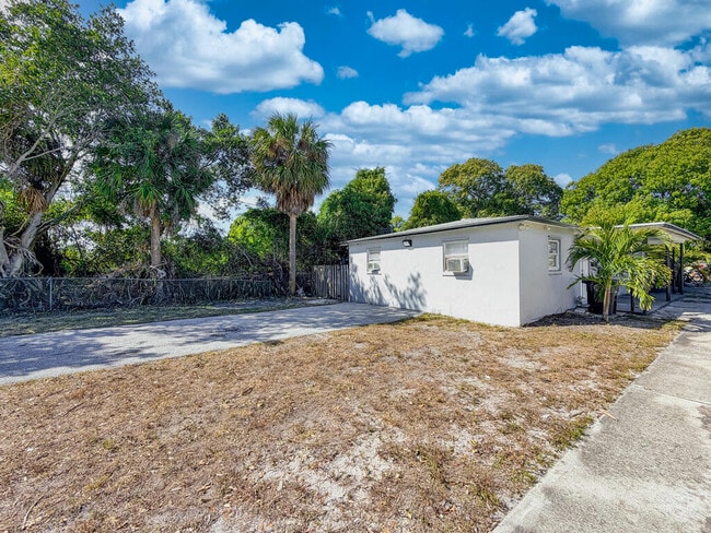 1003 8th St in West Palm Beach, FL - Building Photo - Building Photo