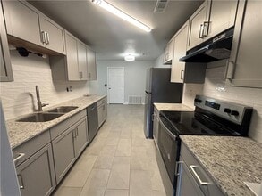 2101 W Roselawn St in Rogers, AR - Building Photo - Building Photo