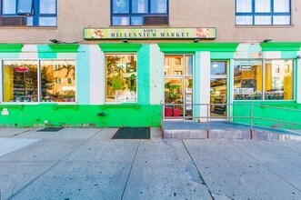 294-300 Graham Ave in Brooklyn, NY - Building Photo - Building Photo