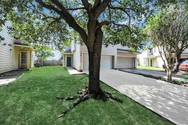 8763 Thistlemoor Ln in Houston, TX - Building Photo - Building Photo