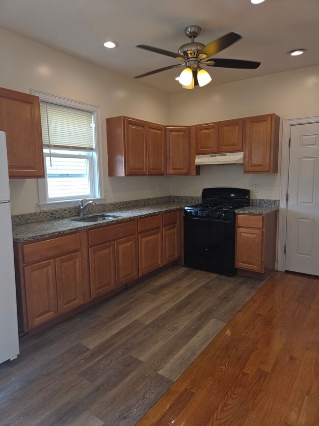 92 Lucerne St, Unit 2