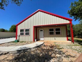 1013 Deer Ln in Azle, TX - Building Photo
