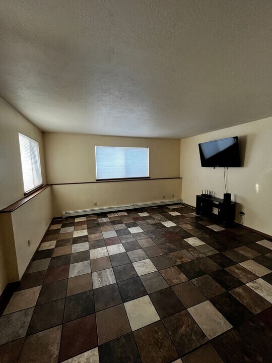 94 N Grogan St in Belgrade, MT - Building Photo