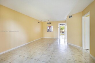 9000 NW 28th Dr, Unit 2-108 in Coral Springs, FL - Building Photo - Building Photo