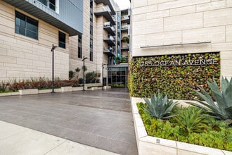 The Seychelle in Santa Monica, CA - Building Photo - Building Photo
