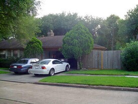 6202 Wagonwheel Cir in Houston, TX - Building Photo