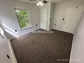 1833 Hammond St in Hermon, ME - Foto de edificio - Building Photo