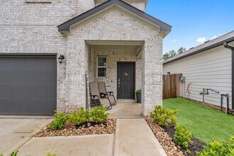 26006 Emory Holw Dr in Tomball, TX - Building Photo - Building Photo