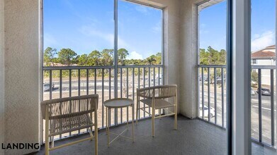 3695 Island Club Dr, Unit 3743-24 in North Port, FL - Foto de edificio - Building Photo