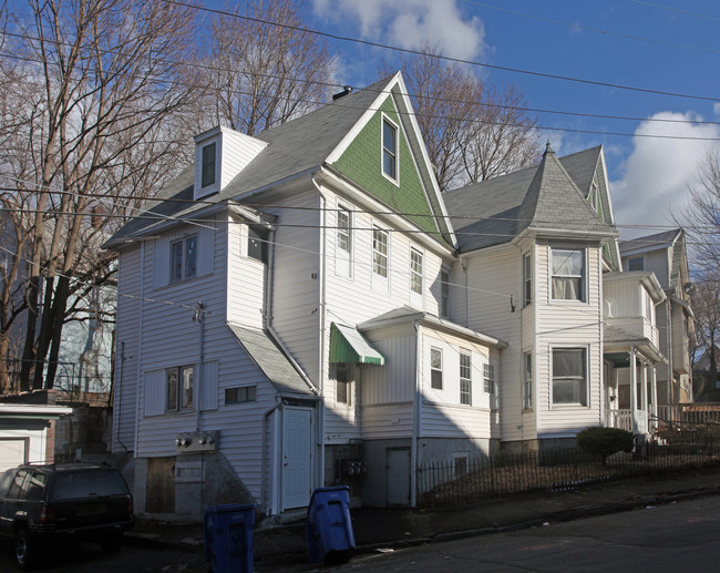 106 Johnson St in Waterbury, CT - Foto de edificio - Building Photo