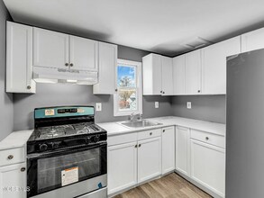 211 Delaware Ave in Cliffwood, NJ - Building Photo - Building Photo