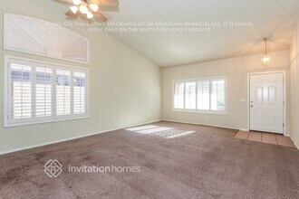 8228 W Harmony Ln in Peoria, AZ - Foto de edificio - Building Photo