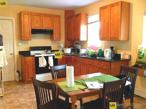 39 Adrian St, Unit 2 in Somerville, MA - Foto de edificio - Building Photo