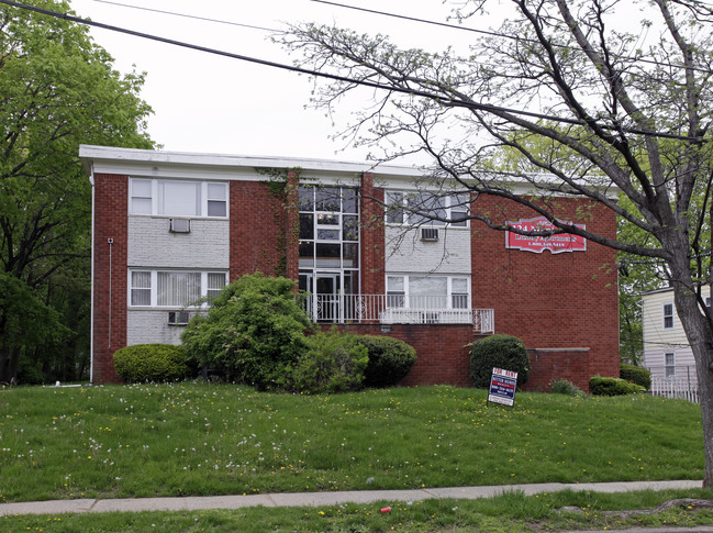 Maple Gardens in Montclair, NJ - Building Photo - Building Photo