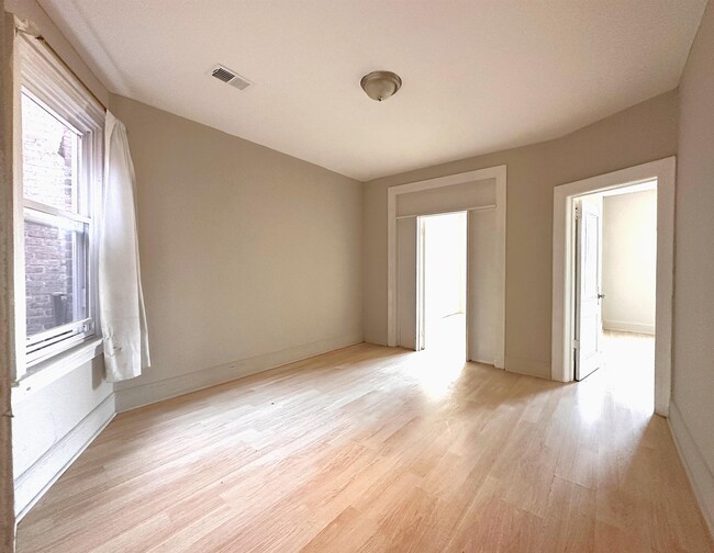 379 Ocean Ave in Jersey City, NJ - Building Photo - Building Photo