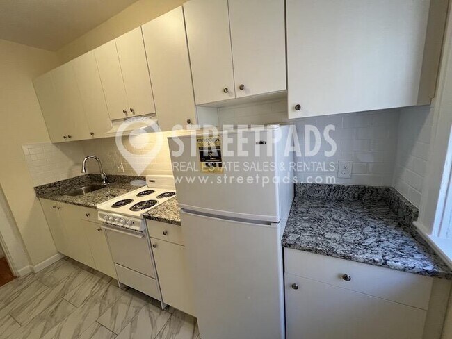 1315 Commonwealth Ave in Boston, MA - Building Photo - Building Photo