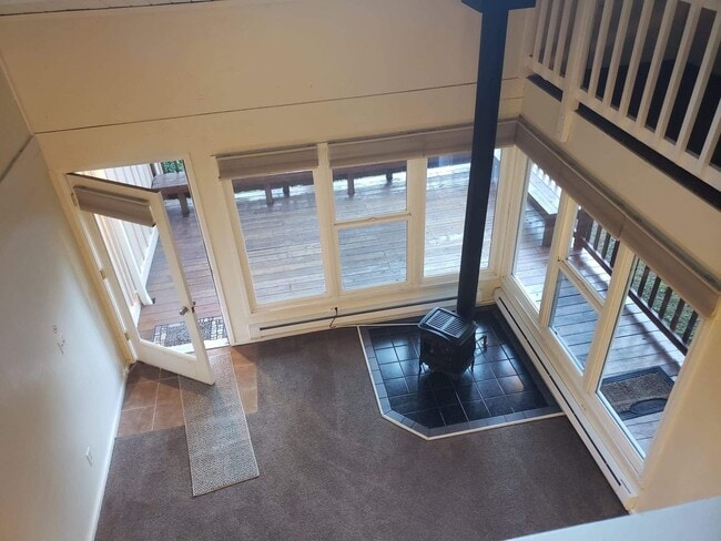property at 17924 Overlake Ct SE